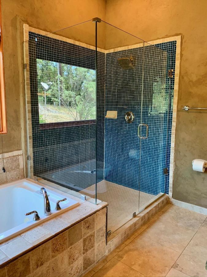 Scenic Hill Country Retreat - Rhino Ranch Villa New Braunfels Eksteriør billede